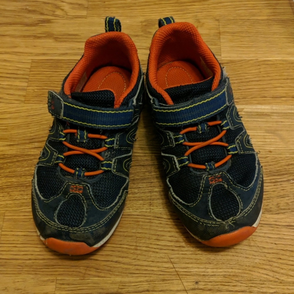Boys shoes